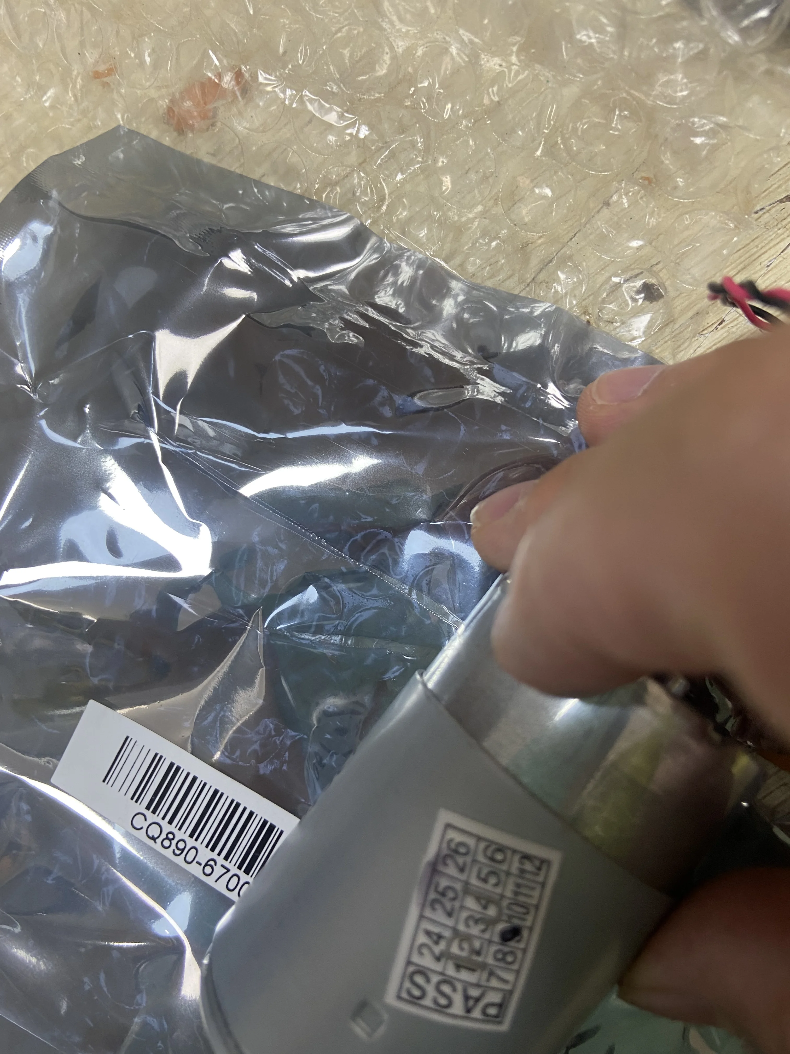 

Оригинальный новый двигатель каретки CQ890-67006 для HP DesignJet T120 T520 T730 T830 CQ890-60092 F9A30-67063 детали плоттера