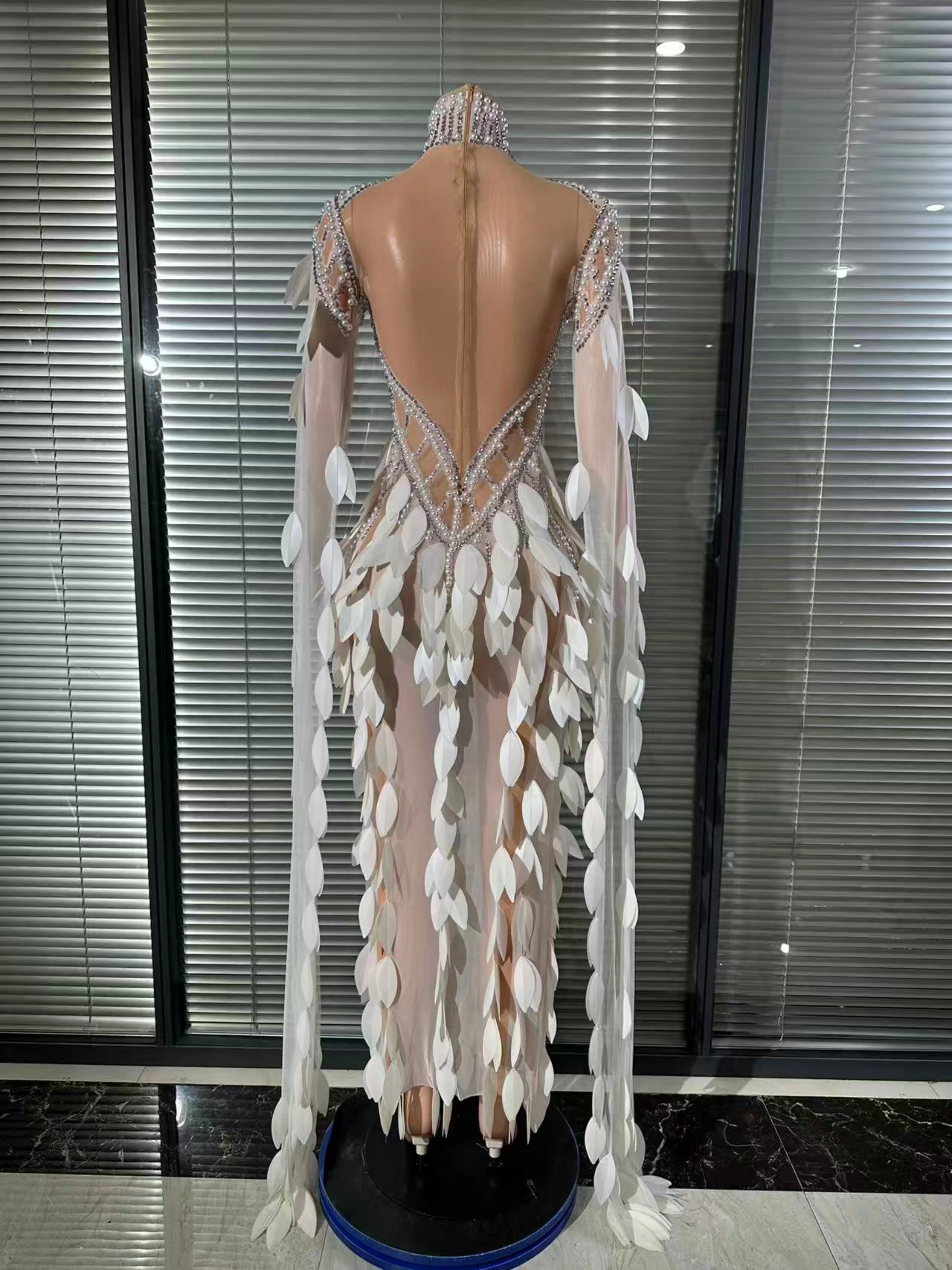 Saia Clássica de Tule Branco em Camadas para Apresentações em Tapetes Vermelhos, Festa Noturna, Vestido Elegante com Decote Coração e Cristais