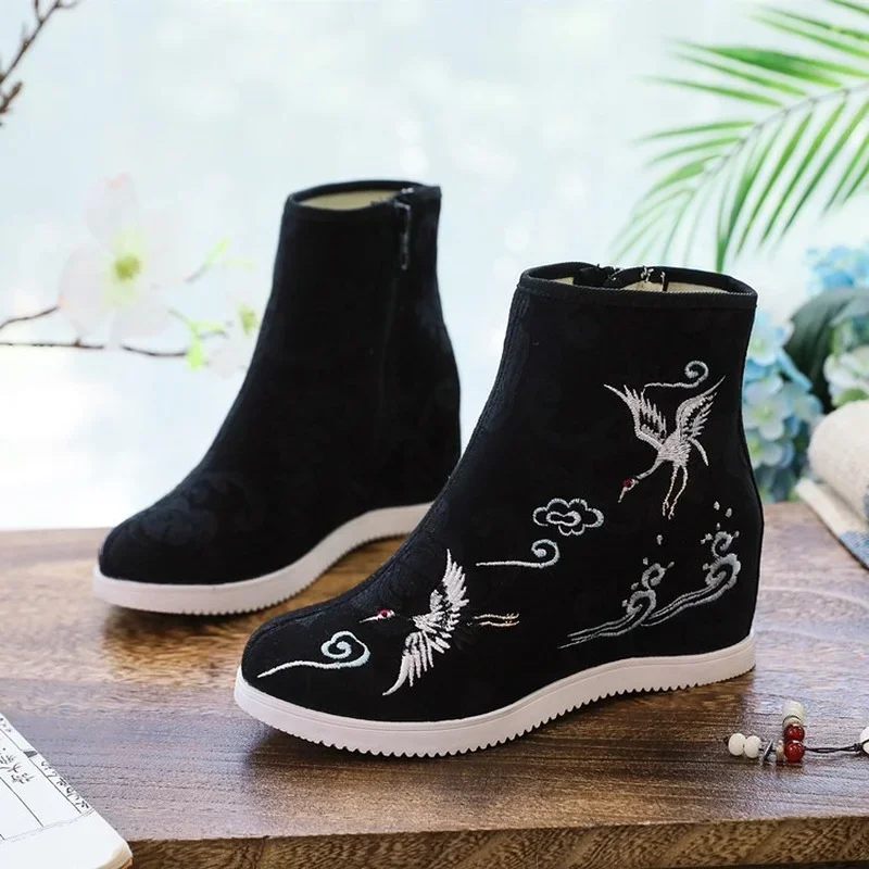 Winter Woman Embroidered Elevator Shoes Chinese Style Platform Shoes Canvas Hanfu Zapatos Women Boots Casual Vintage White Boots