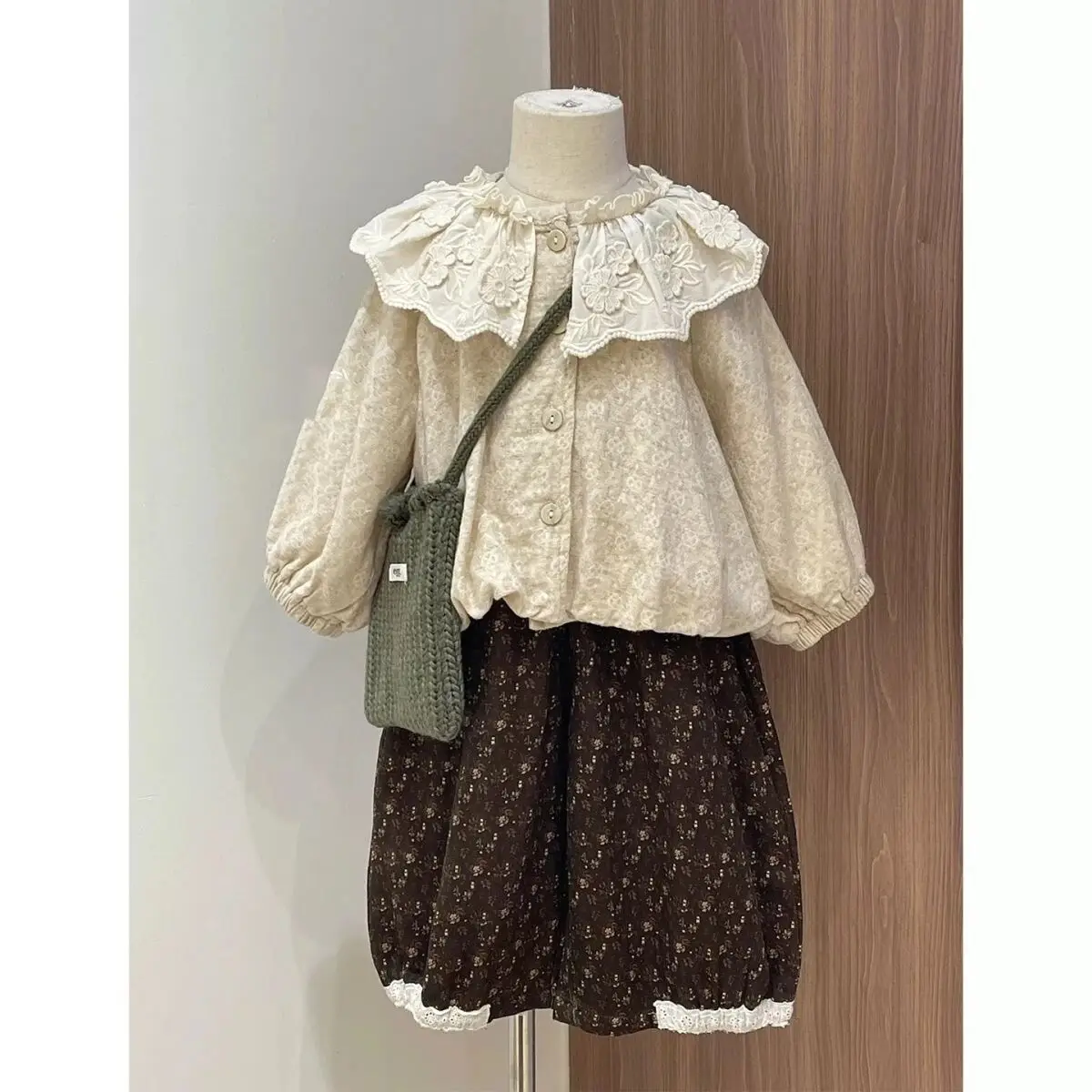 

Spring and Autumn Girls' Set Fashion Children's Long Sleeve Fashionable French Doll Collar Shirt Floral Pants 2PCS