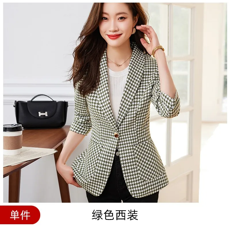 سترة بدلة منقوشة غير رسمية للنساء لربيع وخريف عصري على الطراز الكوري مزخرفة بأزرار عالية الجودة وأكمام كاملة مقاس عادي