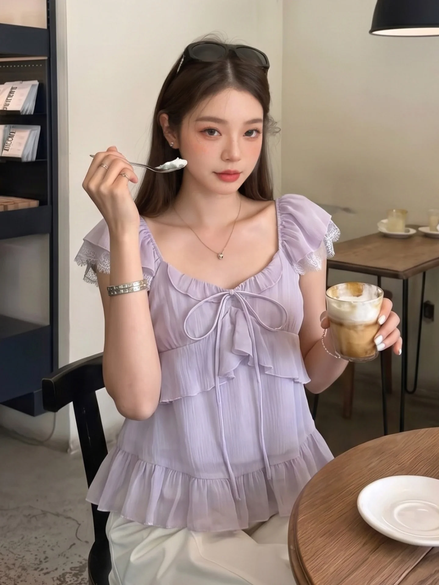 

French Style Lace Splice Fly Sleeve T-Shirt Women Summer New Age Reduction Loose Fit Short Sleeve Polyester Fiber GZL2026052704