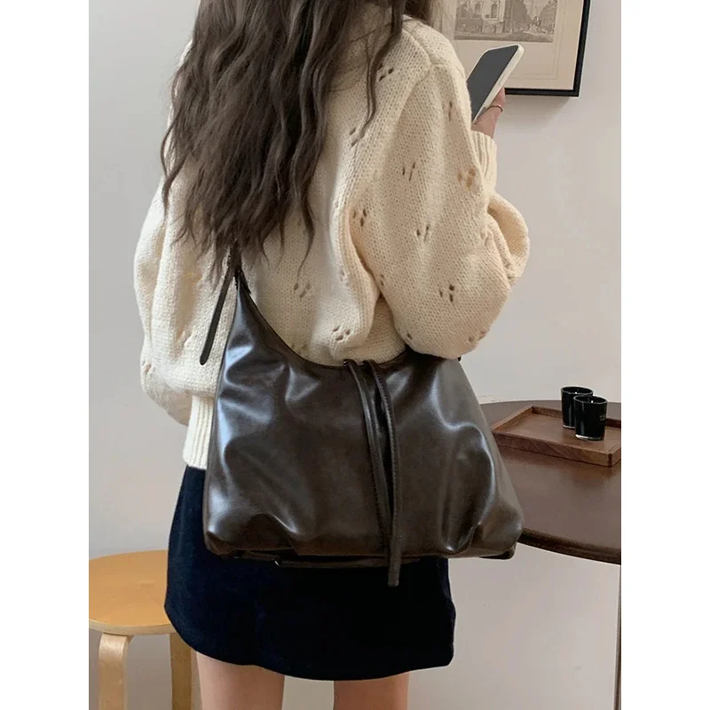 

2026 New Retro Underarm Bag Fashion Leisure Large Capacity Shoulder Bag Women's Daily Commuter Bag Crossbody Bag Women's Bag