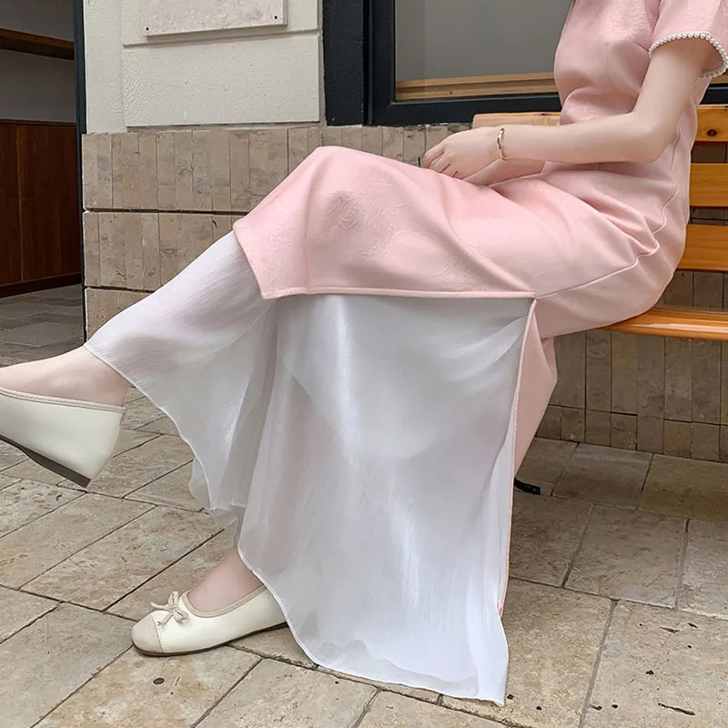 

Белые струящиеся брюки-палаццо с широкими штанинами, на резинке, универсальные, свободного кроя, с эффектом юбки-брюк