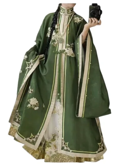 

Новый винтажный костюм в древнекитайском стиле династии Мин 2026 года: зеленое длинное пальто, бежевая юбка-«лошадиная морда», 3 предмета