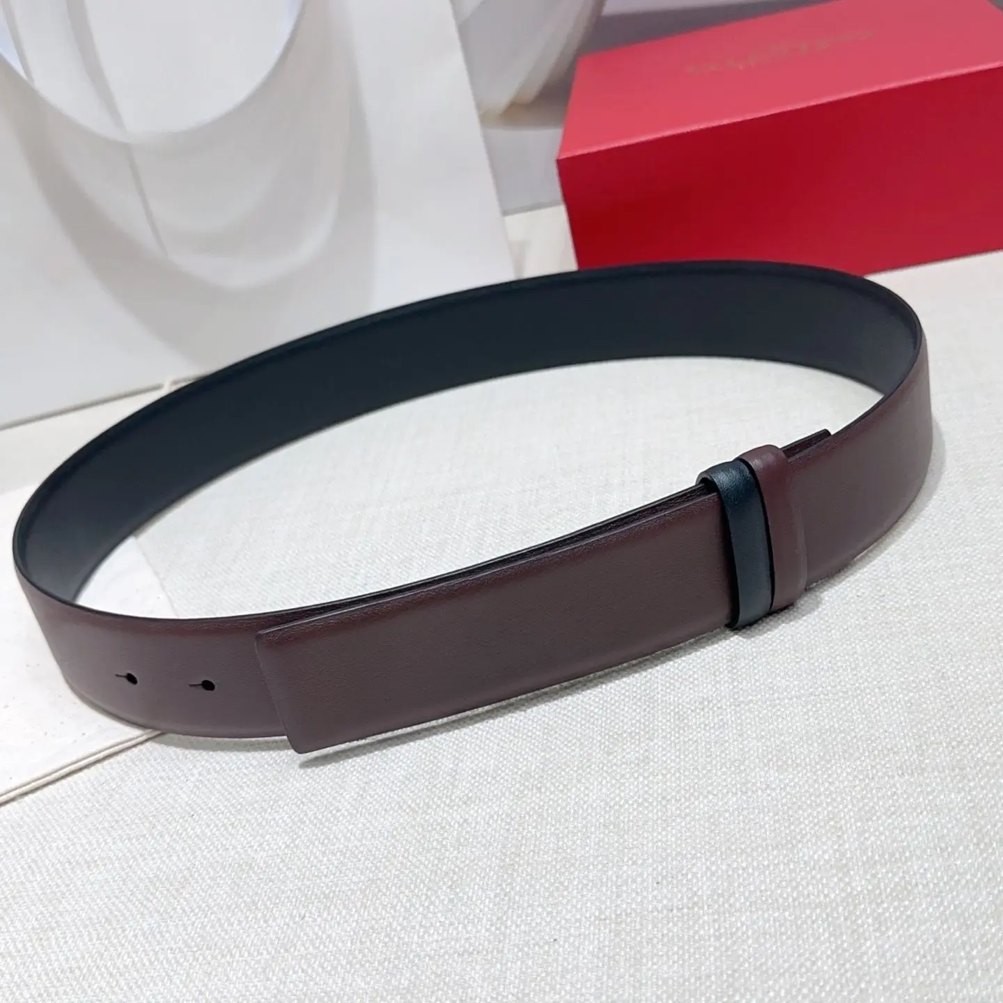 New Women's Belt Fashion Golden Buckle Belt Leisure Personalized Button Leather Belt Paired with Jeans Lady Belt