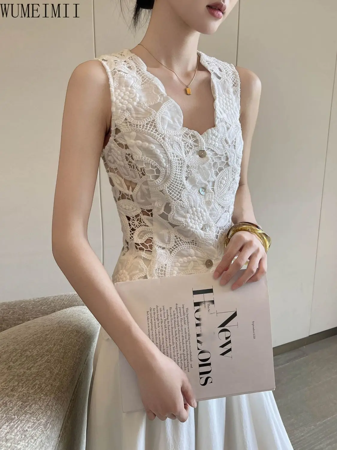 French white V-neck sleeveless heavy industry vest women's summer new waist thin lace hollow top vest