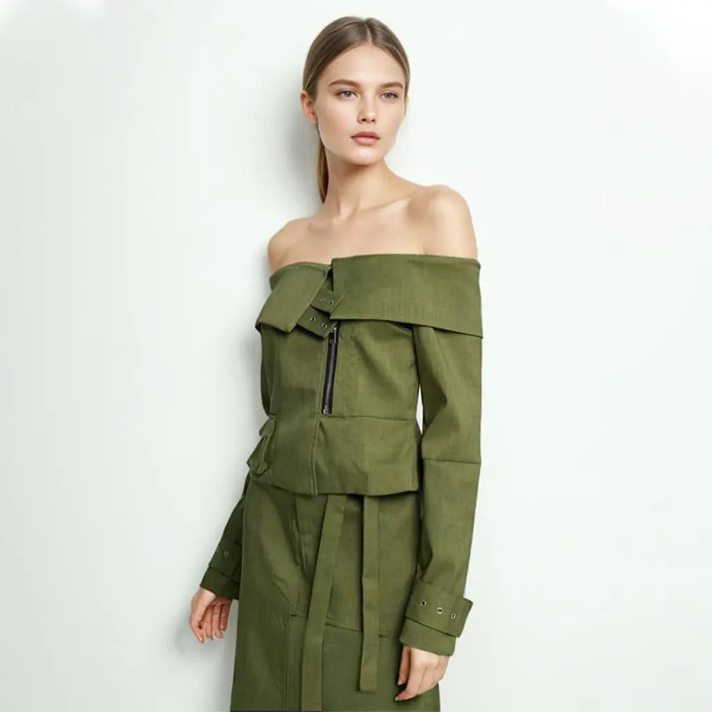 

European American Street Fashion High-End Short Jacket One-Line Lapel Zipper Splicing New Style Women's Top