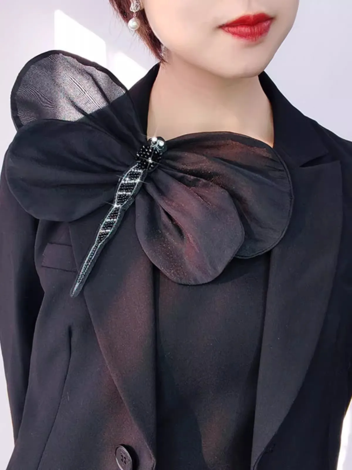 Black Dragonfly brooch Korean version of all matching shirt suit decorative accessories Pin large delicate corsage