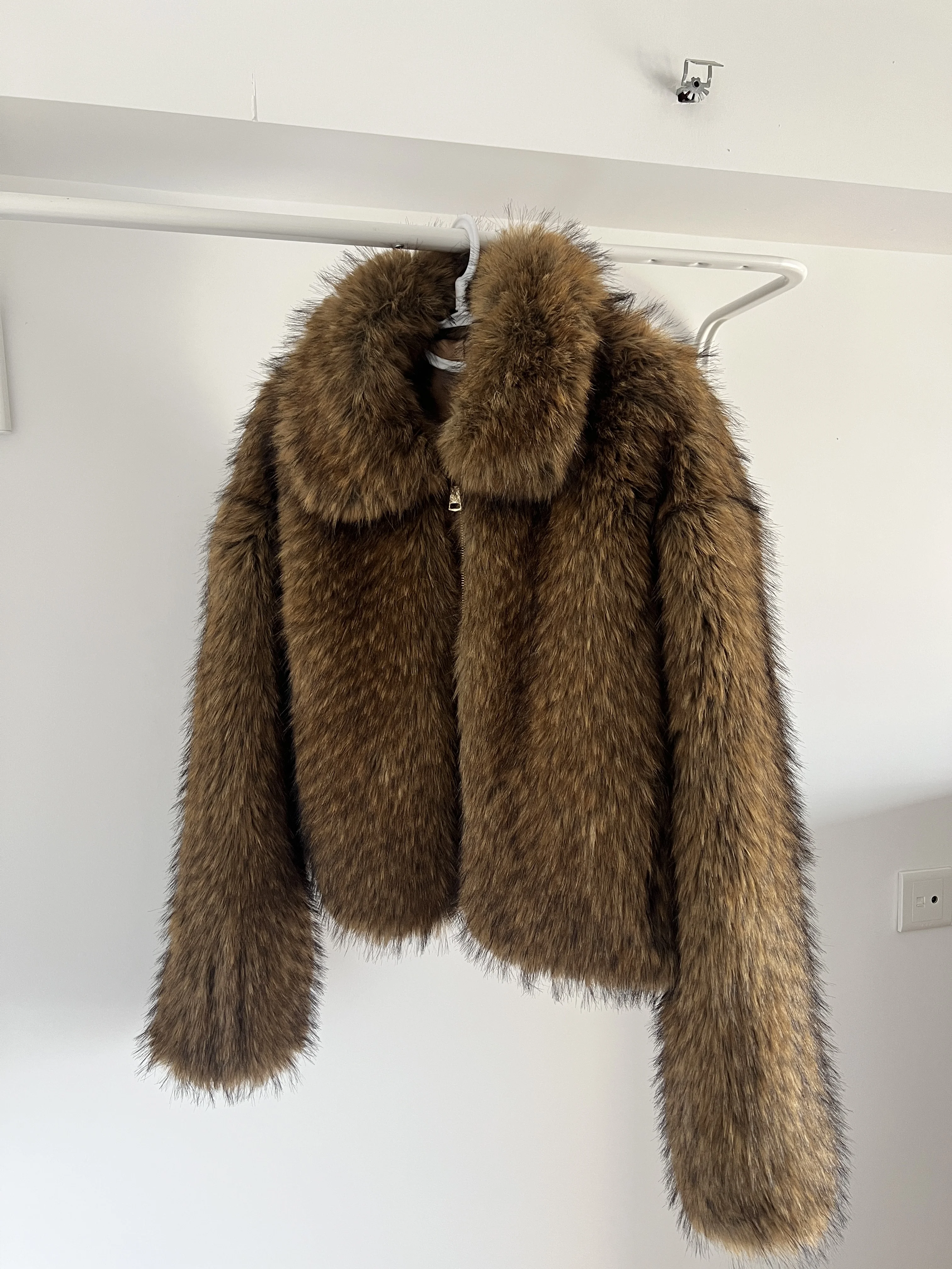 الغوغاء زوجة اللون الطبيعي المحاصيل أشعث معطف المرأة الشتاء الفراء سترة سستة بدوره إلى أسفل طوق طويلة الأكمام الشارع الشهير الزي مذهل