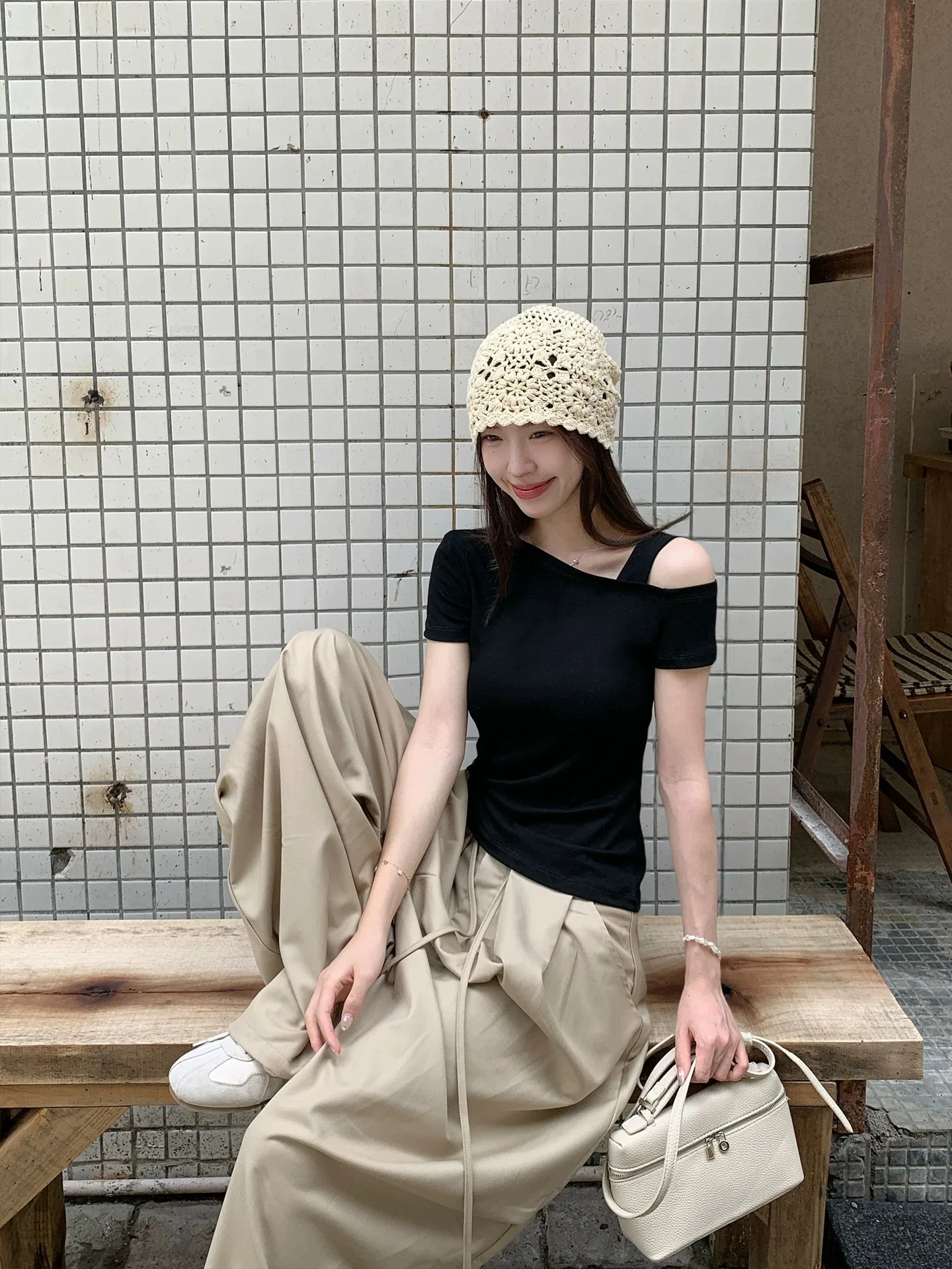 95 Cotton Asymmetrical Shoulder Black Short Sleeve Women's T-shirt Slim Fit Summer Fashionable Versatile Casual Top