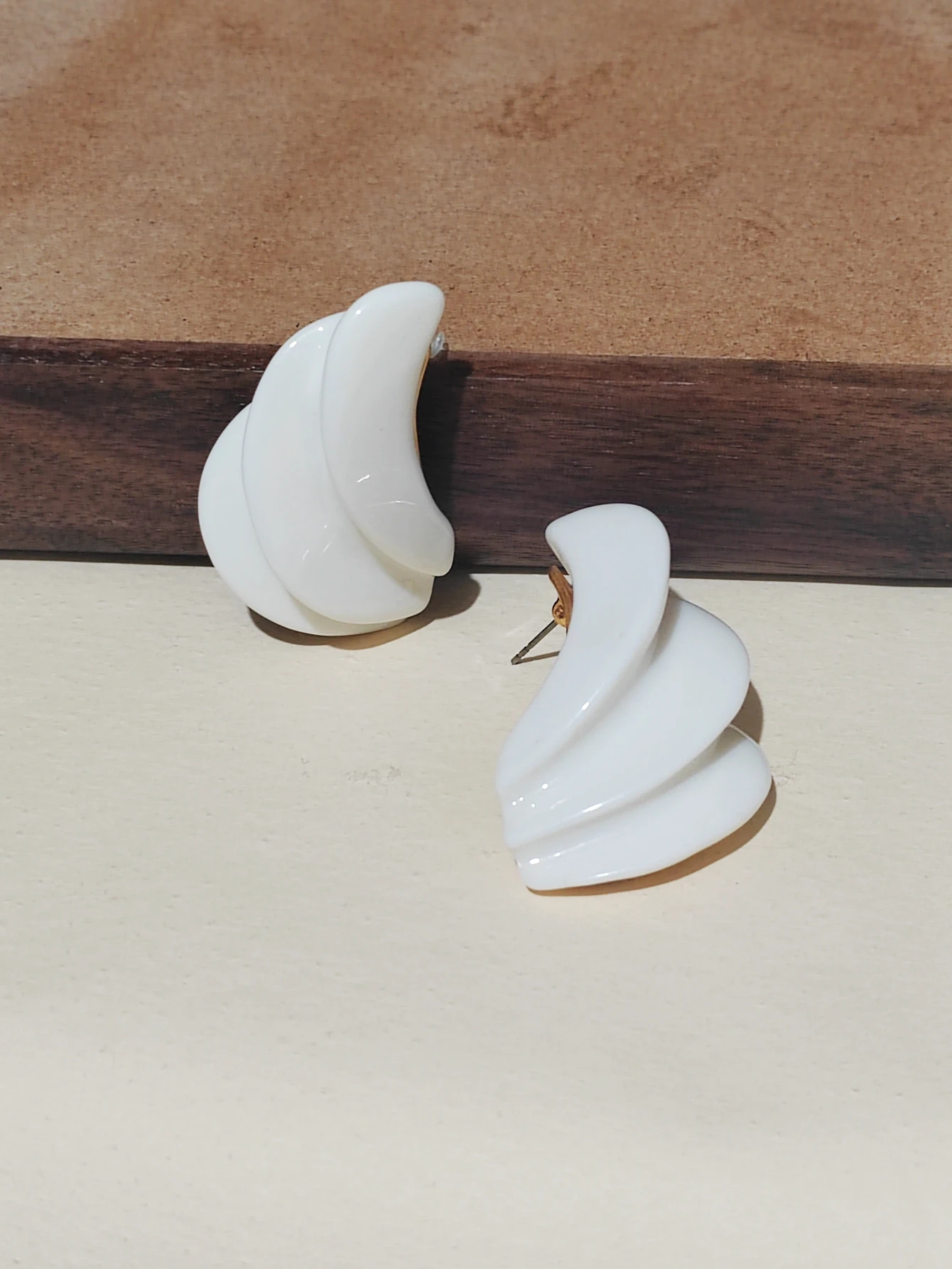 Unique Design Fan-shaped White Resin Stud Earrings for Women
