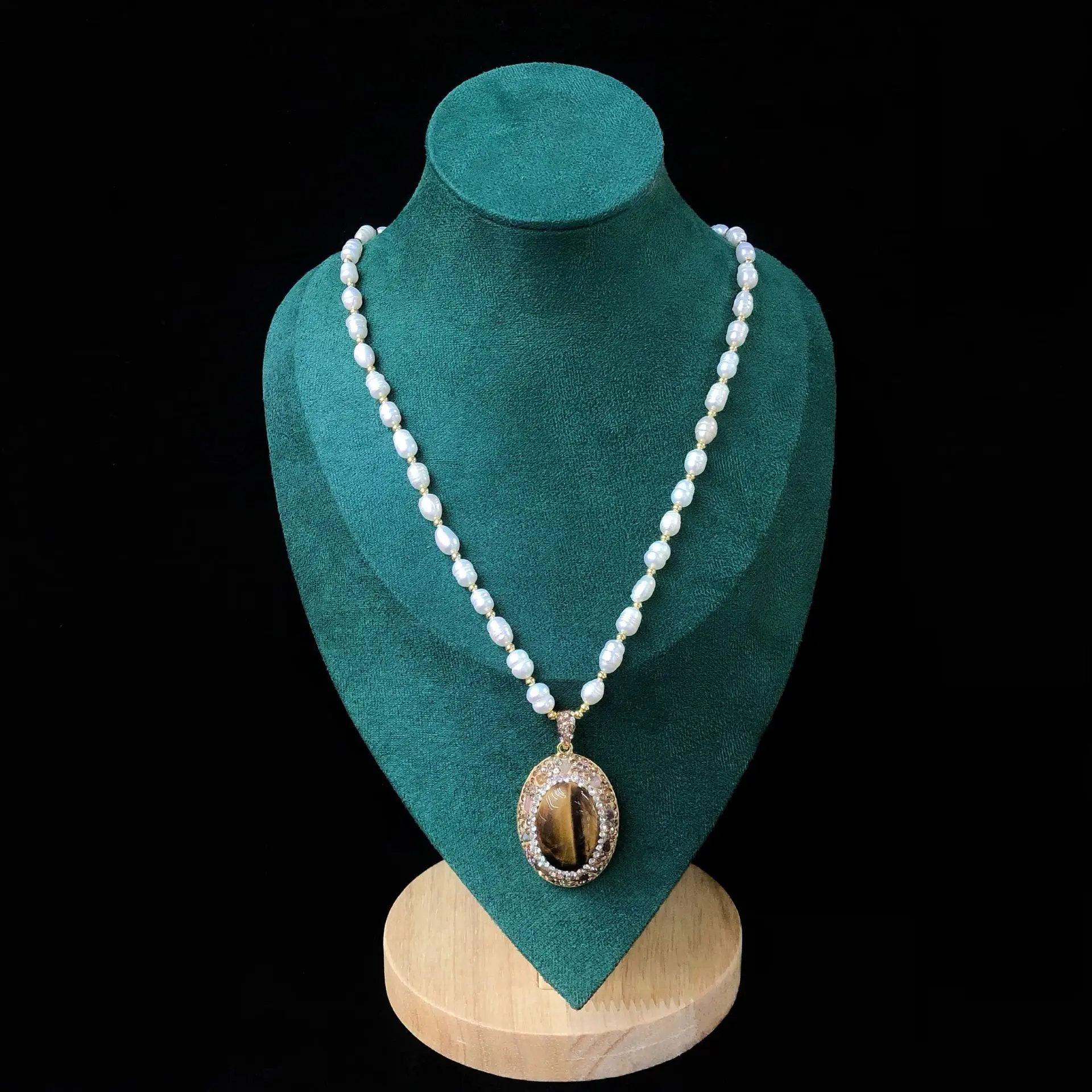 

Ожерелье из натурального пресноводного жемчуга, кулон, инкрустированный камнем тигрового глаза, модное высококачественное ожерелье, легкое роскошное темпераментное ожерелье