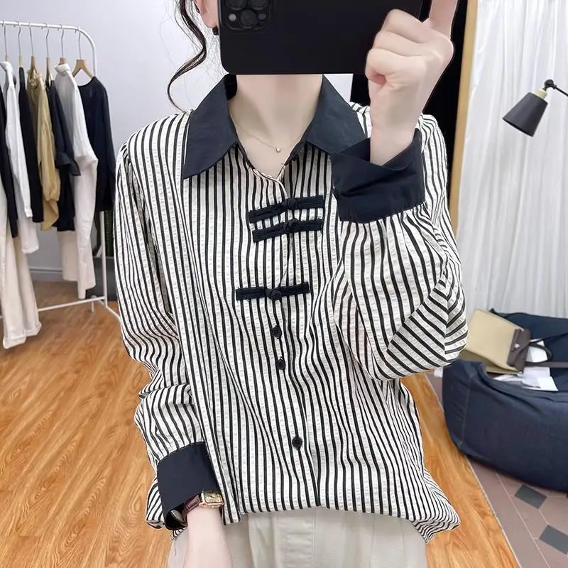 Camisa de manga larga a rayas con botones de estilo chino para primavera y otoño, Tops de temperamento Popular con contraste de Color, ropa de moda para mujer