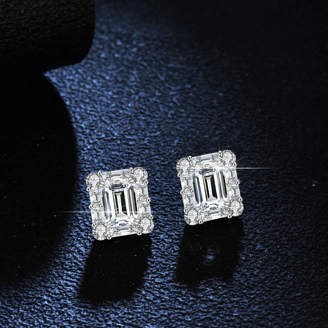 18K Gold Earrings for Women, Four Claw Platinum PT950 Earrings, Grandmother Green Tree Leaf Shaped Rectangular Moissanite