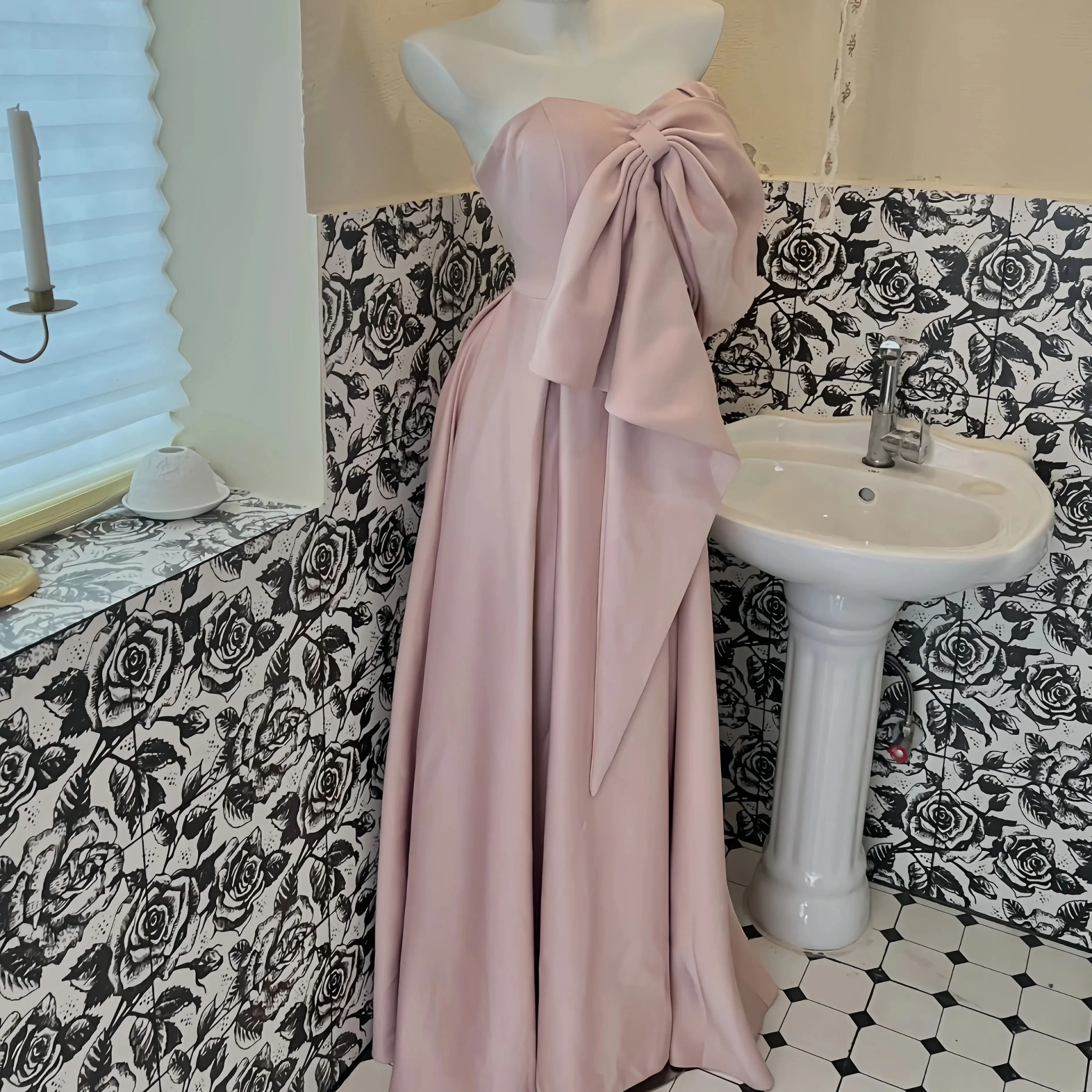 

Luxury Blush Celebrity Dresses Pink Strapless Maxi Dress with Dramatic Bow Detail Suitable For Lady Banquet Evening Prom Gown