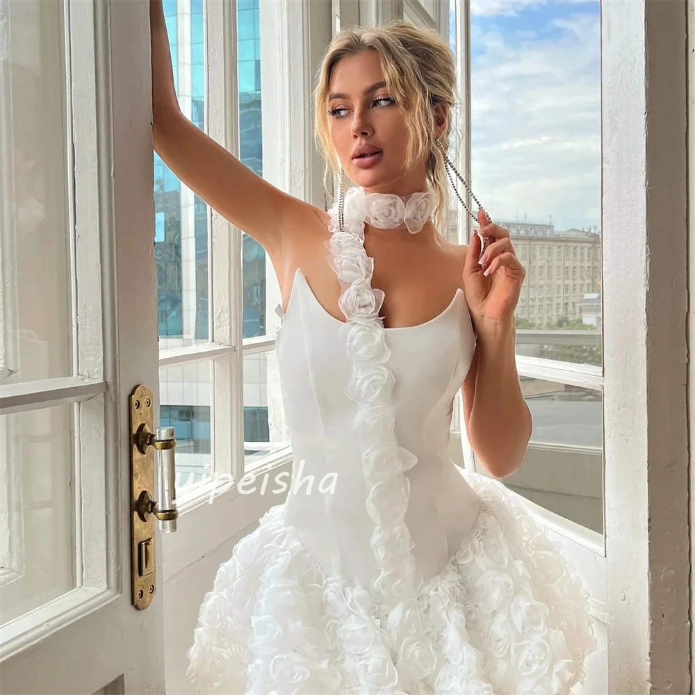Maßgeschneiderte hochwertige Mode Jersey handgemachte Blumenfalte A-Linie trägerlose Minikleider maßgeschneiderte Anlasskleider klassisch sexy