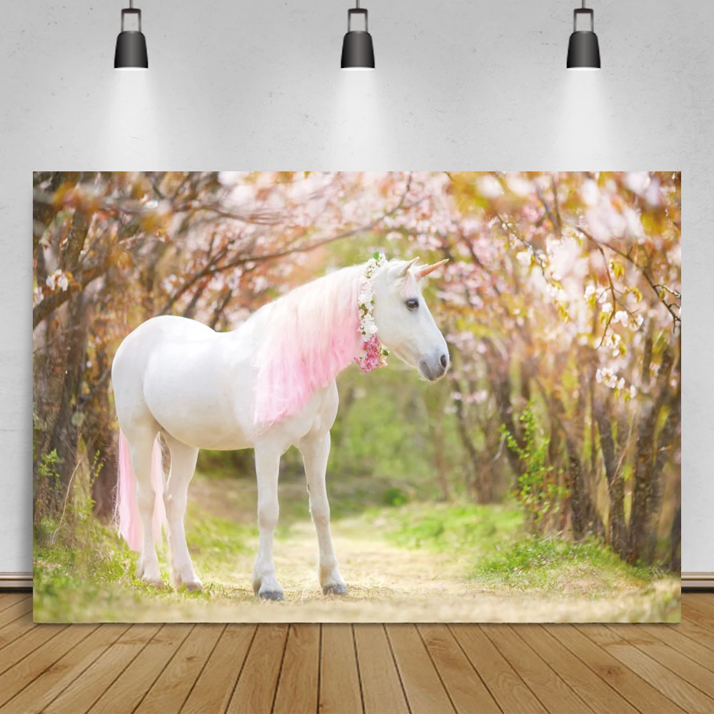 تشغيل الحصان المراعي السماء الزرقاء غائم المشهد فوتوزون التصوير خلفية الصورة خلفية فوتودعوة للصور استوديو الدعائم