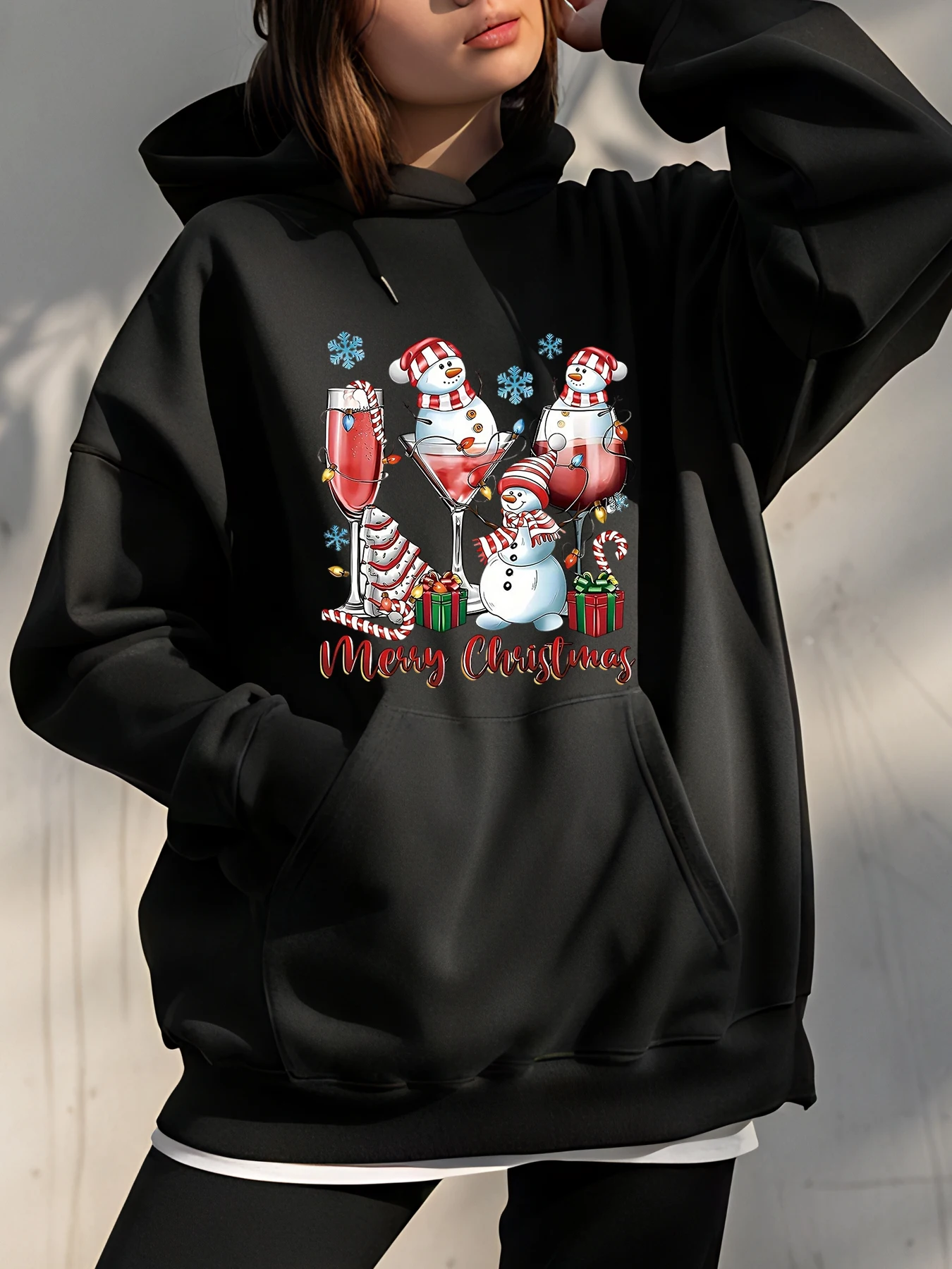 

Рождественская толстовка с коктейльным принтом снеговика, карамельной тростью и деталями подарка для праздничной праздничной одежды