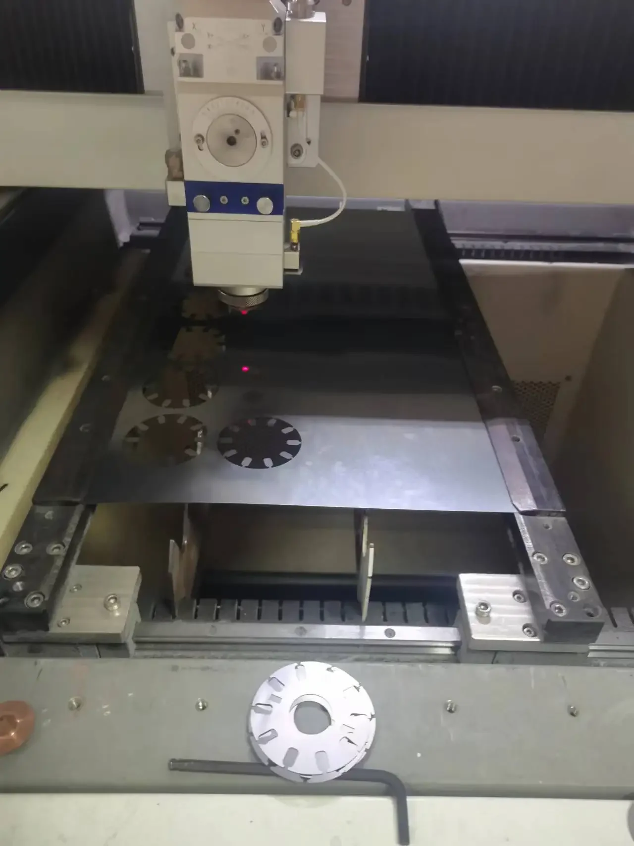 Mini Precise Closed Line Servo Motor Ccd Camera Stone Table  Fiber Cutting Machine 4050 6060 8080 1560 1kw 1.5kw 2kw 3kw