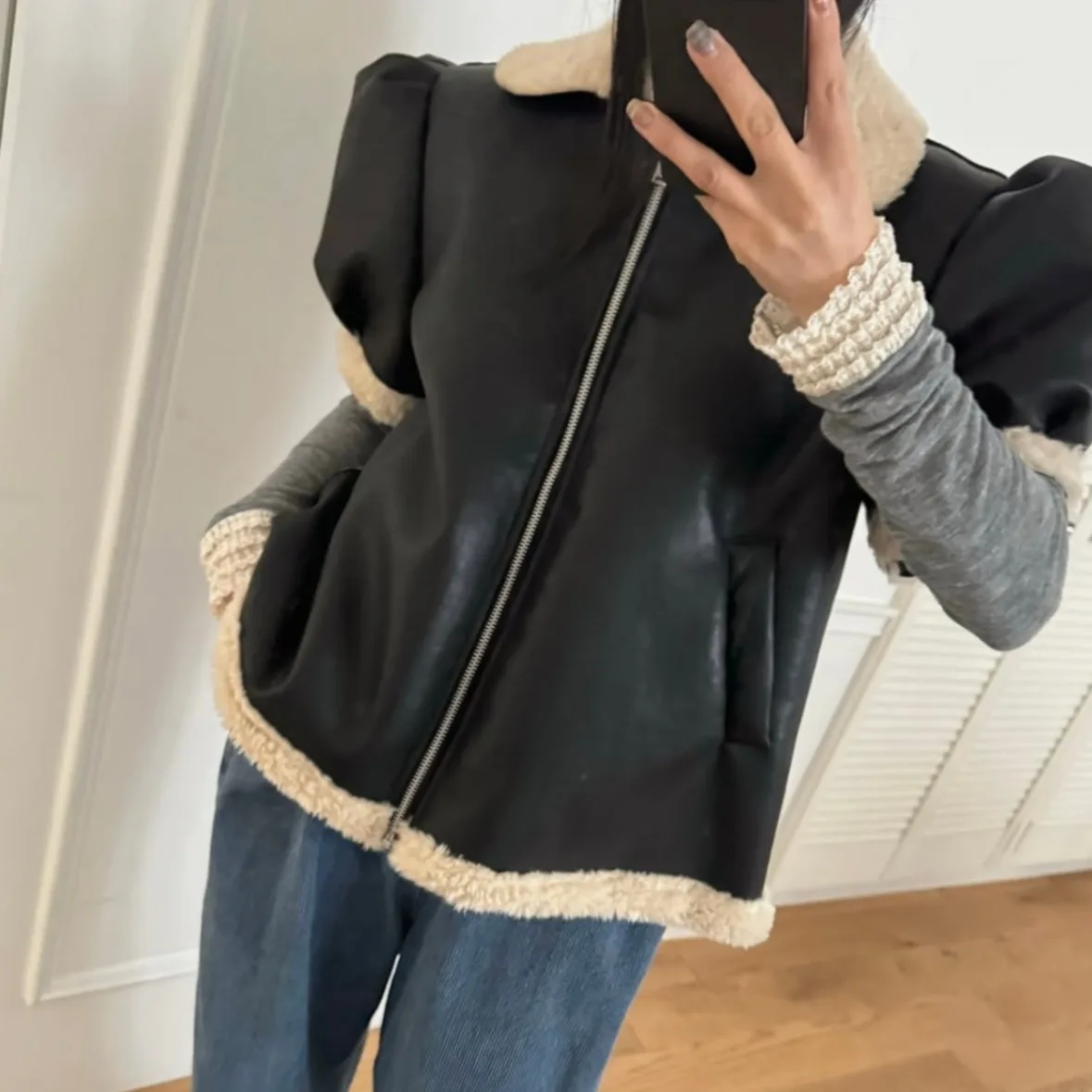 معطف نسائي أنيق بتصميم عتيق من الفرو الصناعي من Jaet مع ياقة مقلوبة من الجلد والفرو ملابس خارجية