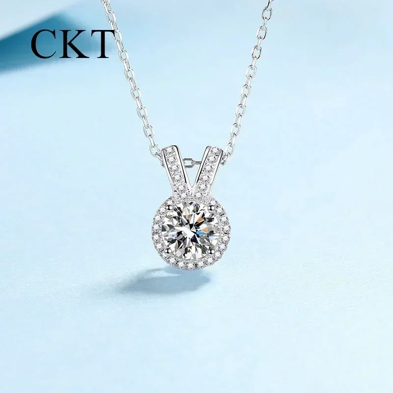 

18-каратное белое золото с шестью когтями, 1 карат, муассанитовое ожерелье, подвеска с кроличьими ушками для женщин, модная платиновая цепочка Pt950, свадебные украшения