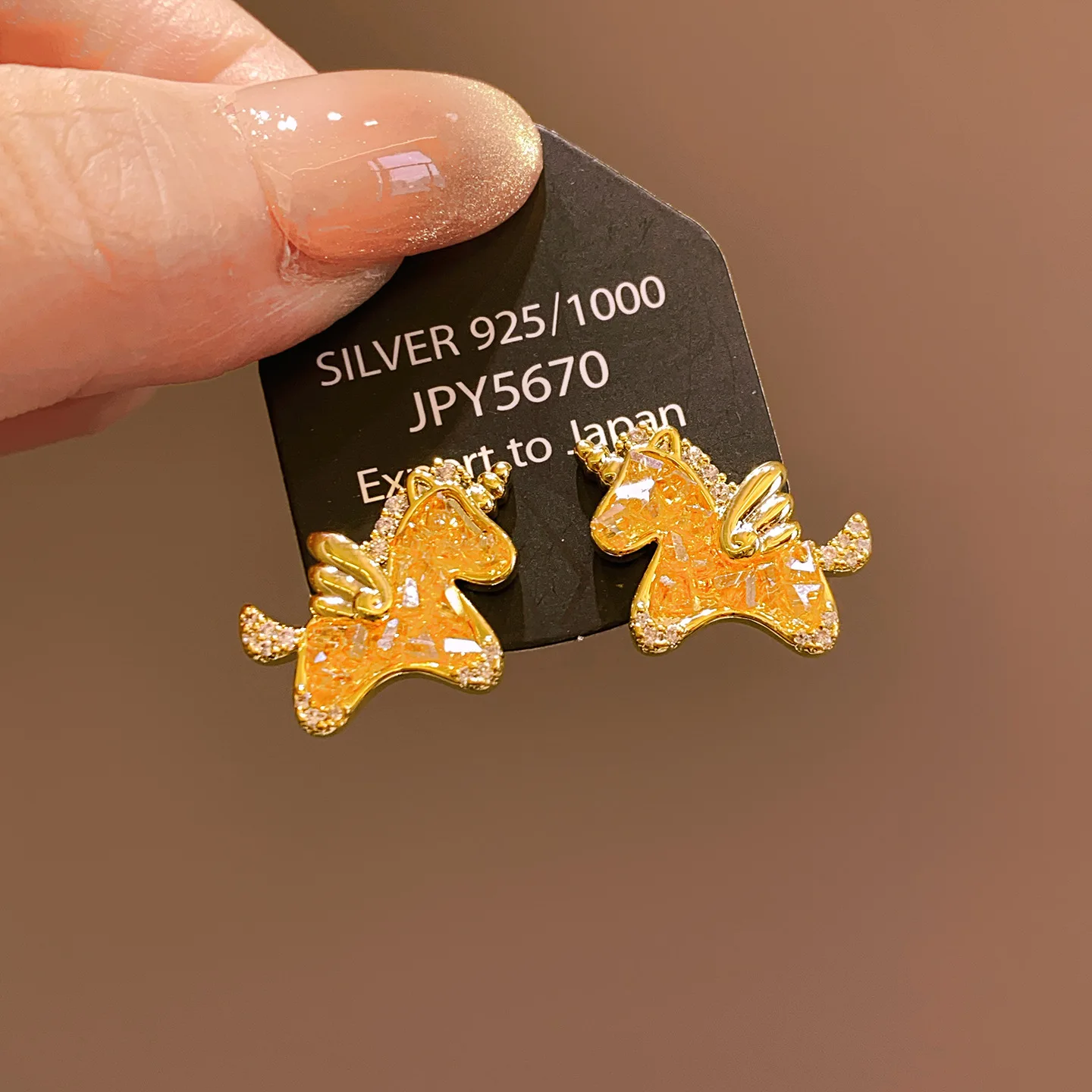 

Fashion Unicorn Horse Zircon Exquisite Earrings for Women Diamond Encrusted Miniature Lucky Ear Jewelry New Original Design