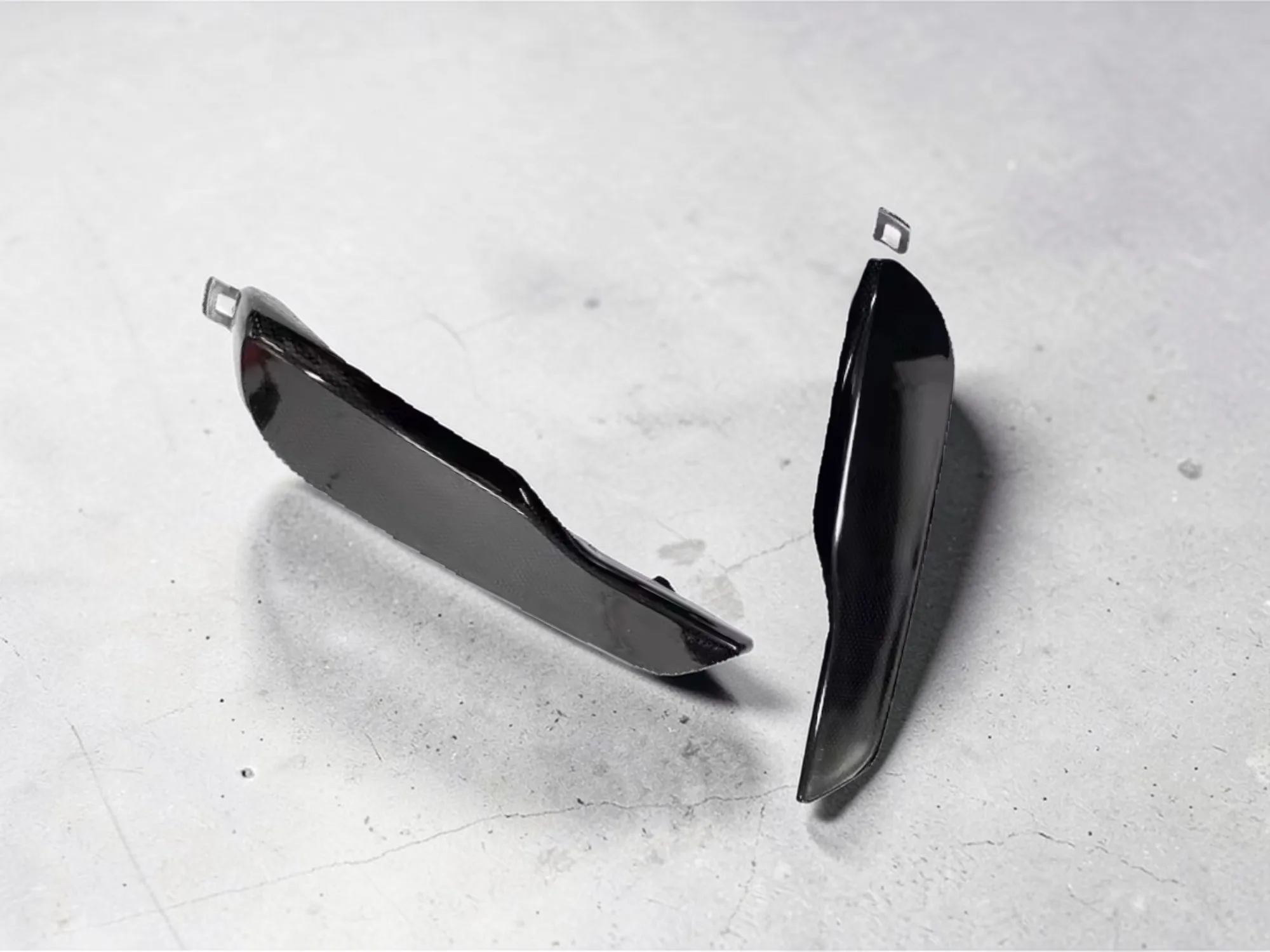 

High Quality 2 Pieces Rear Bumper Side Reflectors Set for Jeep Cherokee KL 2014 to 2018 Black Lens Without Rear Fog Version