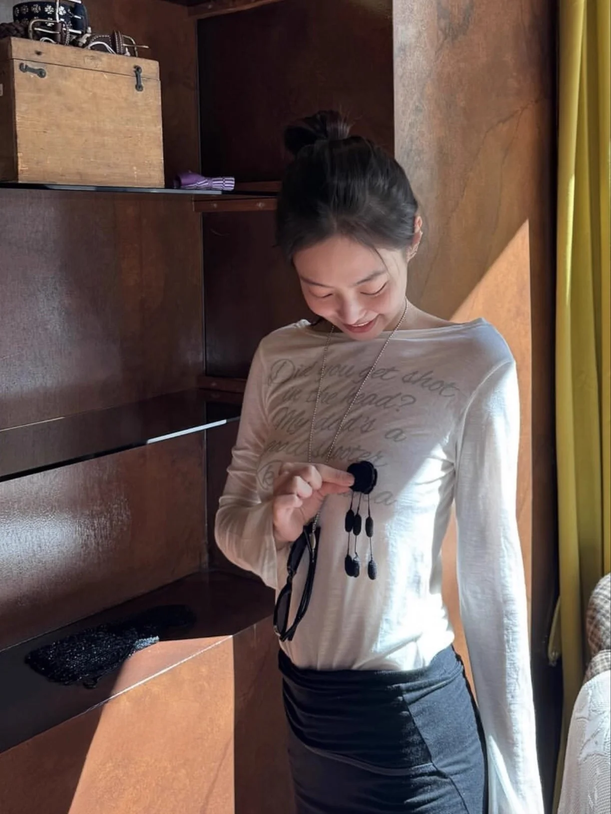 

Slimming Effect Long Sve T-irt Korean Sle Printed Unique SEI Jennie Light Texture oulder Bared Neline Women's Top