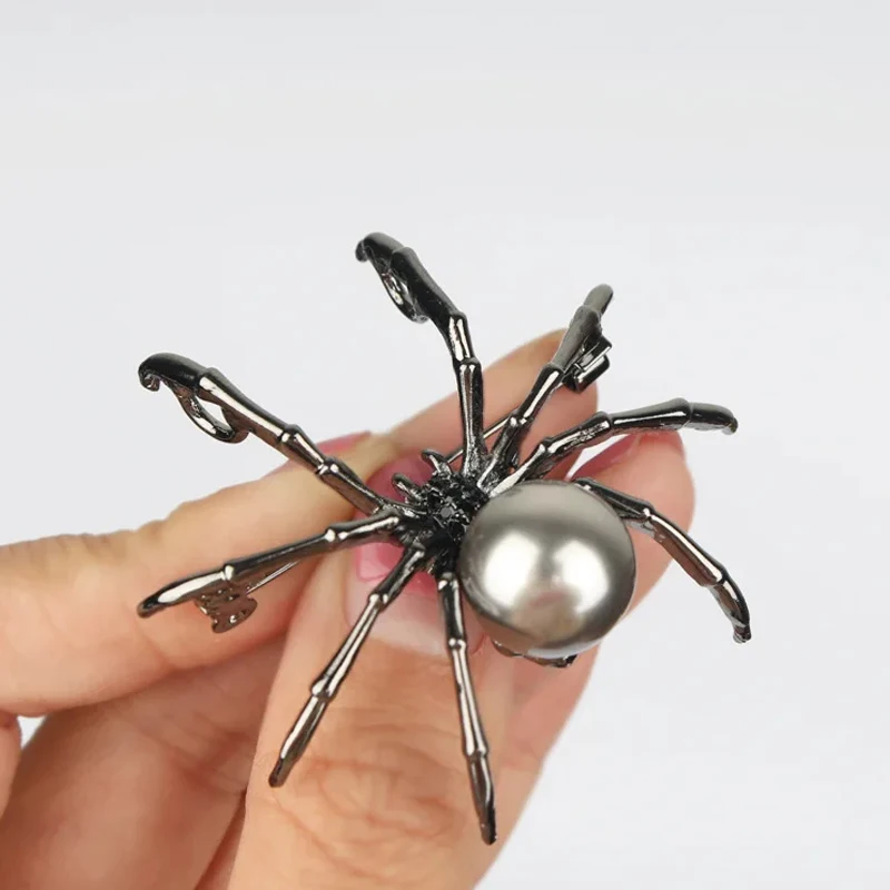 Fashion Personality Black Spider Pearl Brooches Punk Halloween Metal Pin Backpack Clothes Lapel Badge Retro Jewelry Wholesale