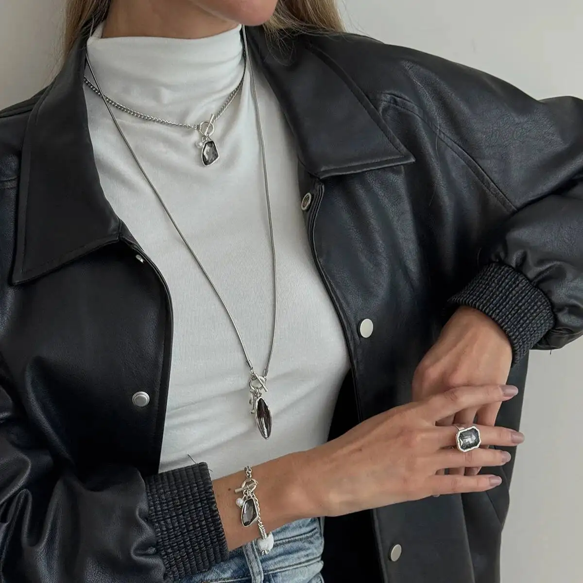 

SHIXIN 4Pcs/Set Luxury Necklace Bracelet Ring with Acrylic Rhinestones Geometry Pendant Vintage Stackable Jewelry Set For Women