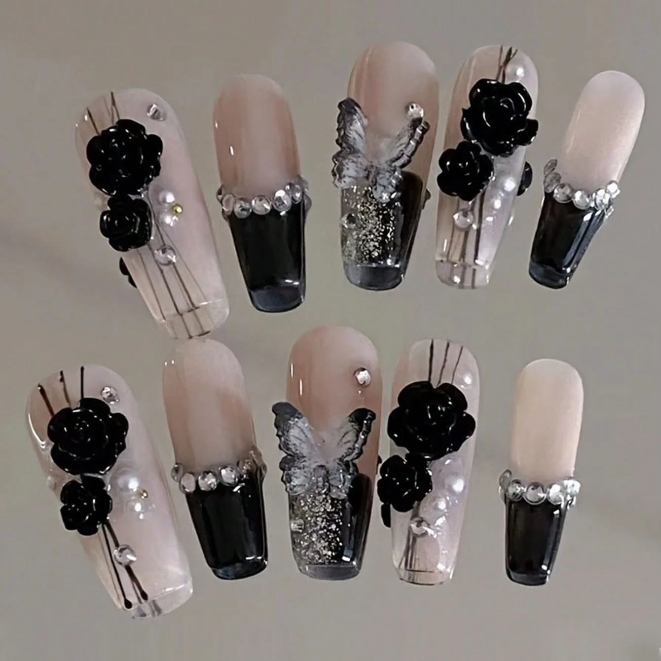 10 Stück lange, handgefertigte Kunstnägel im Sarg-Design, Nude-Schwarz, French-Design, 3D-Schwarz, Rosen-, Schmetterlings- und Perlenverzierung, zum Aufkleben.