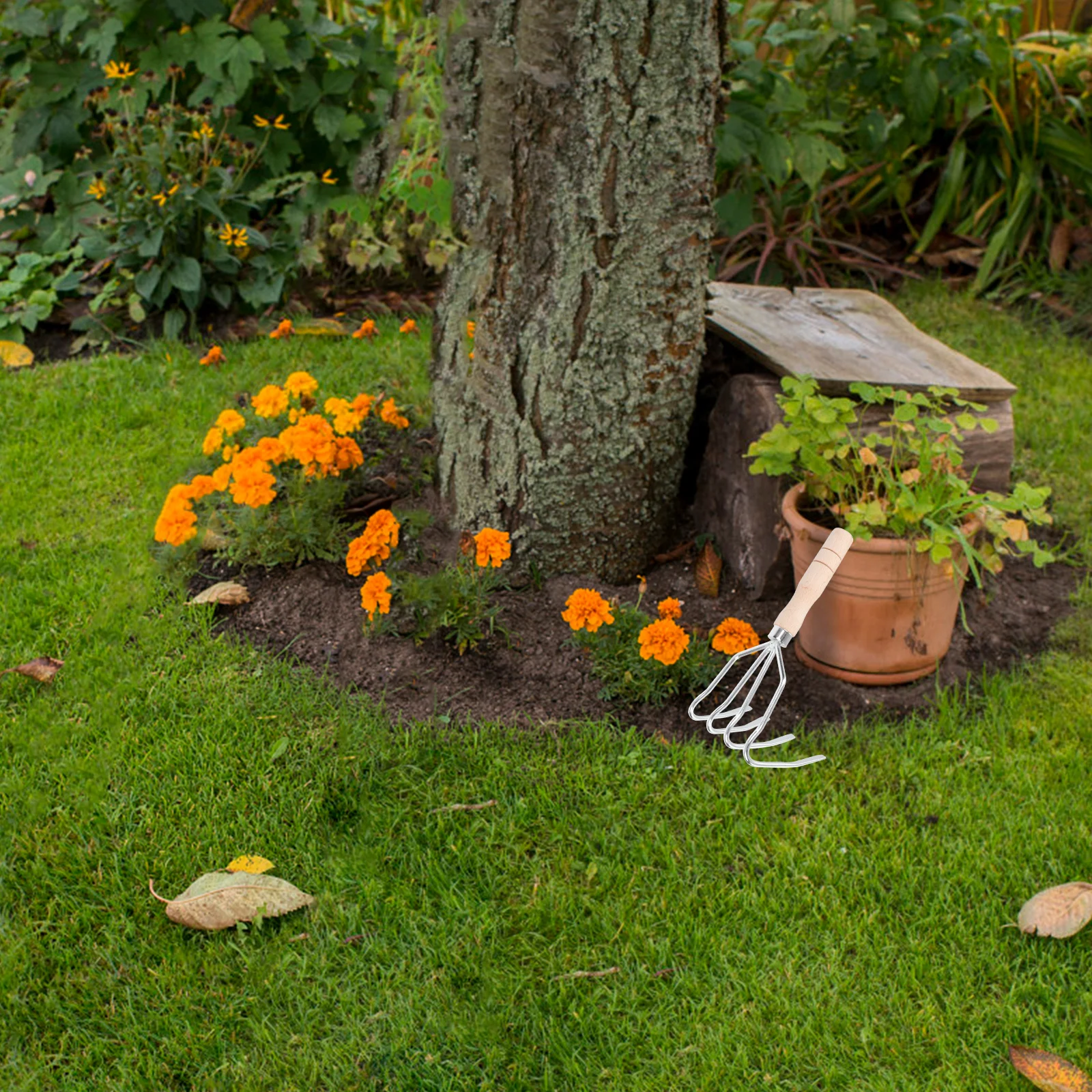 

Four-tooth Rake Cultivation Tool Soil Loosening Digging Forging Gardening Wood Hand Cultivator Teeth