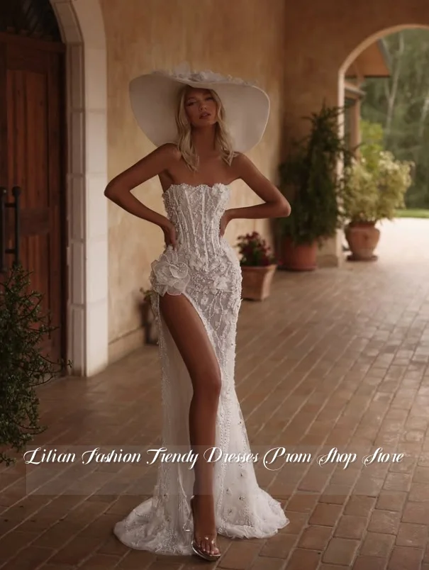 Robe de mariée sans bretelles, magnifique, personnalisée, Corset perlé en dentelle, motif Floral 3D, fente latérale, robe de mariée sur pelouse