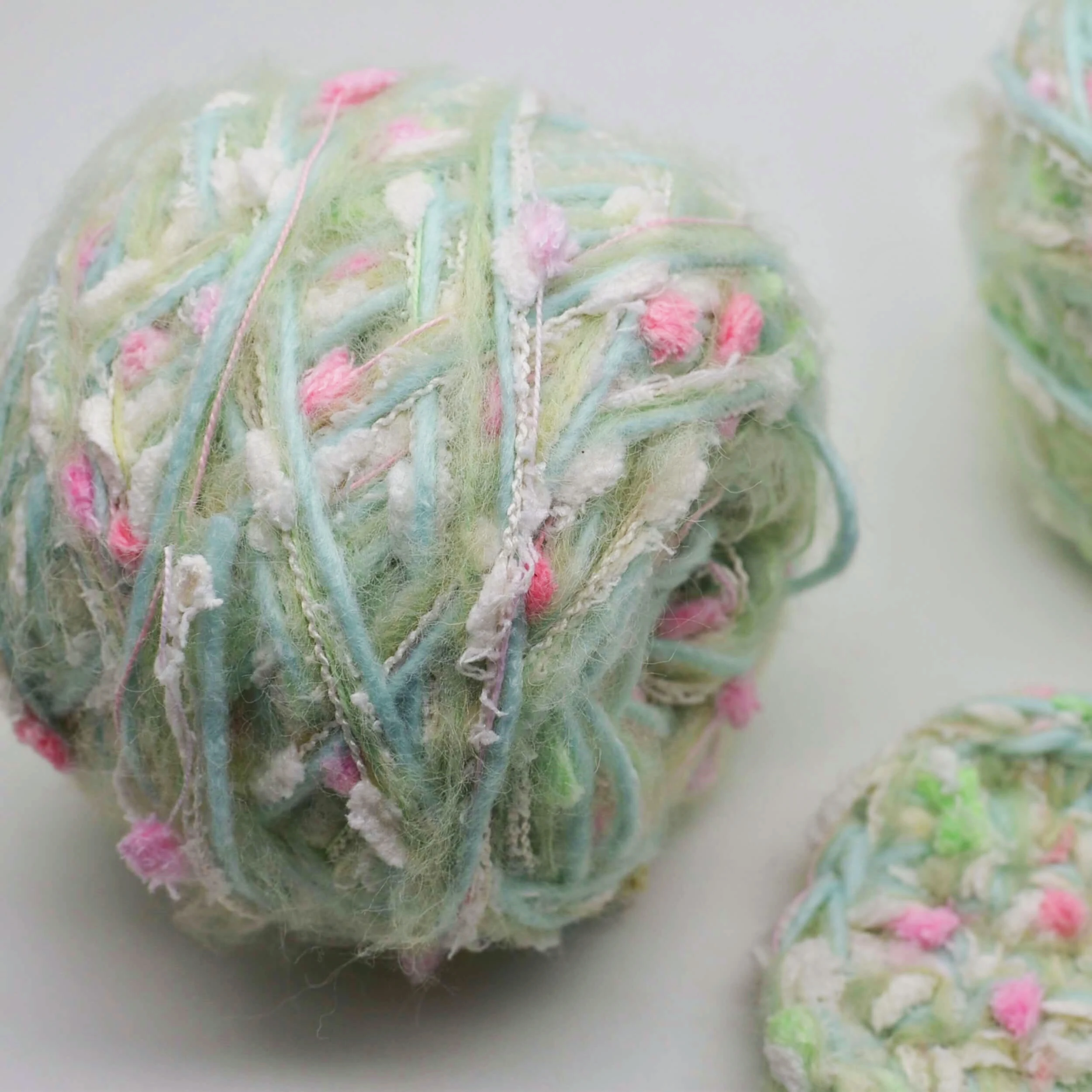 

Cute Fluffy Confetti Knitting Yarn for Scarf Hat Aesthetic Mohair Yarn for Crocheting Pastel Colors Peach Mint Fuzzy Fancy Yarns