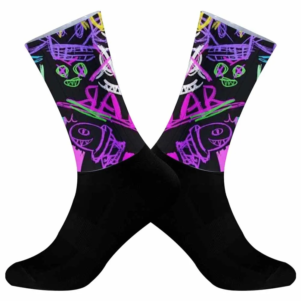 2024 New Anti Slip Seamless Silicone Running Sport Road Bike Socks Graffiti skull pattern Cycling Socks Team Cycling Socks