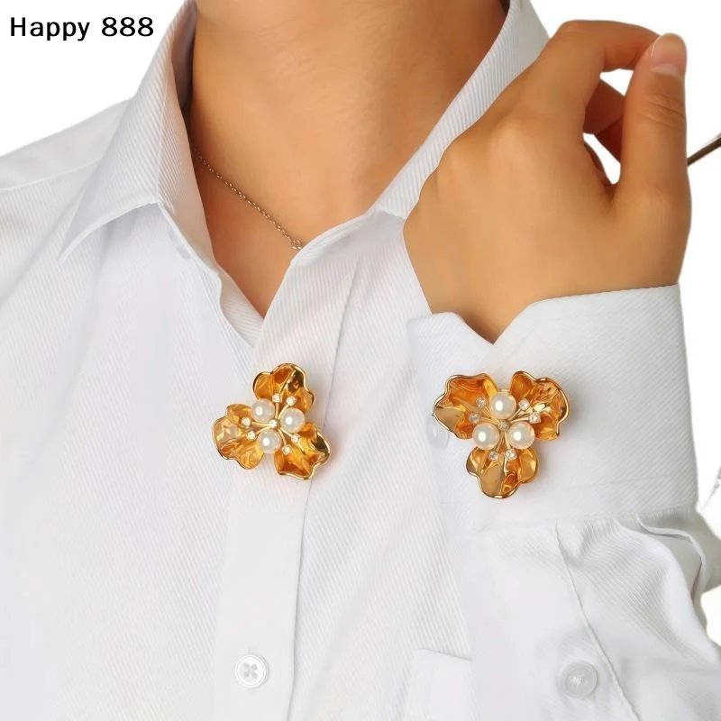 

Премиальные накладки на пуговицы, украшенные стразами – идеально подходят, безупречно сидят, идеальный подарок на Рождество