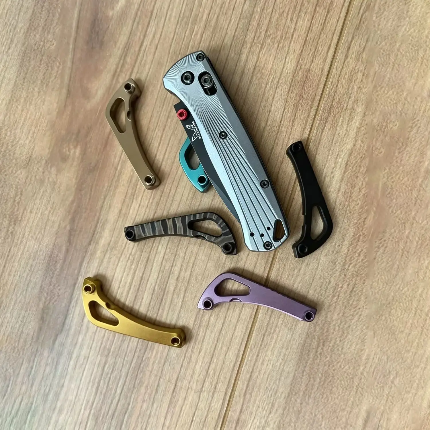 Image of CNC-gefertigte Titan-Messer-Backspacer-Liner mit Achse für Benchmade Bugout 535 Messer – Spine Keel Back Spacer