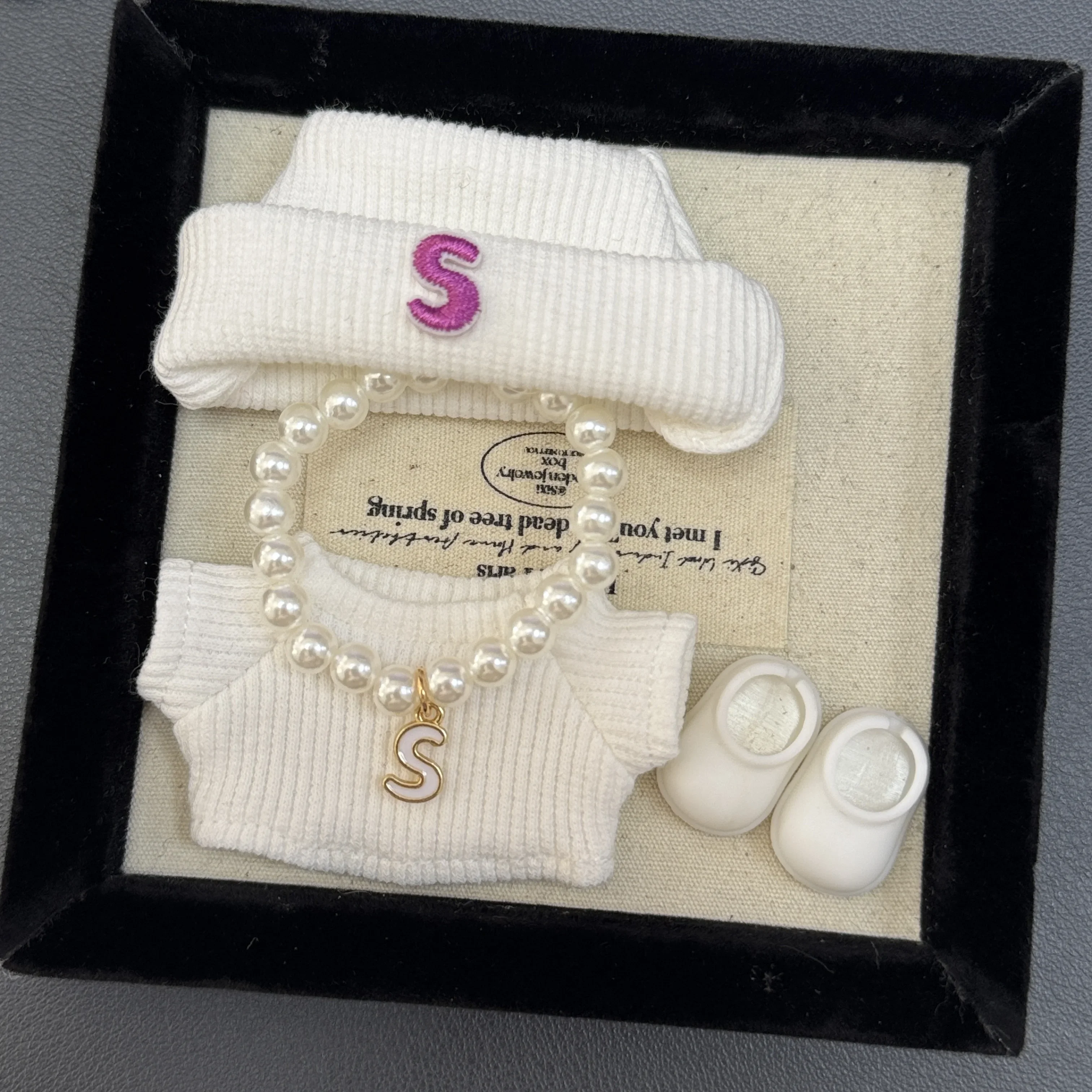 Voor Labubu Pin voor Liefde 4 stks Breien brief kleding met hoed Parelsnoer schoenen set Voor Labubu 4.0 pop Kleding accessoires