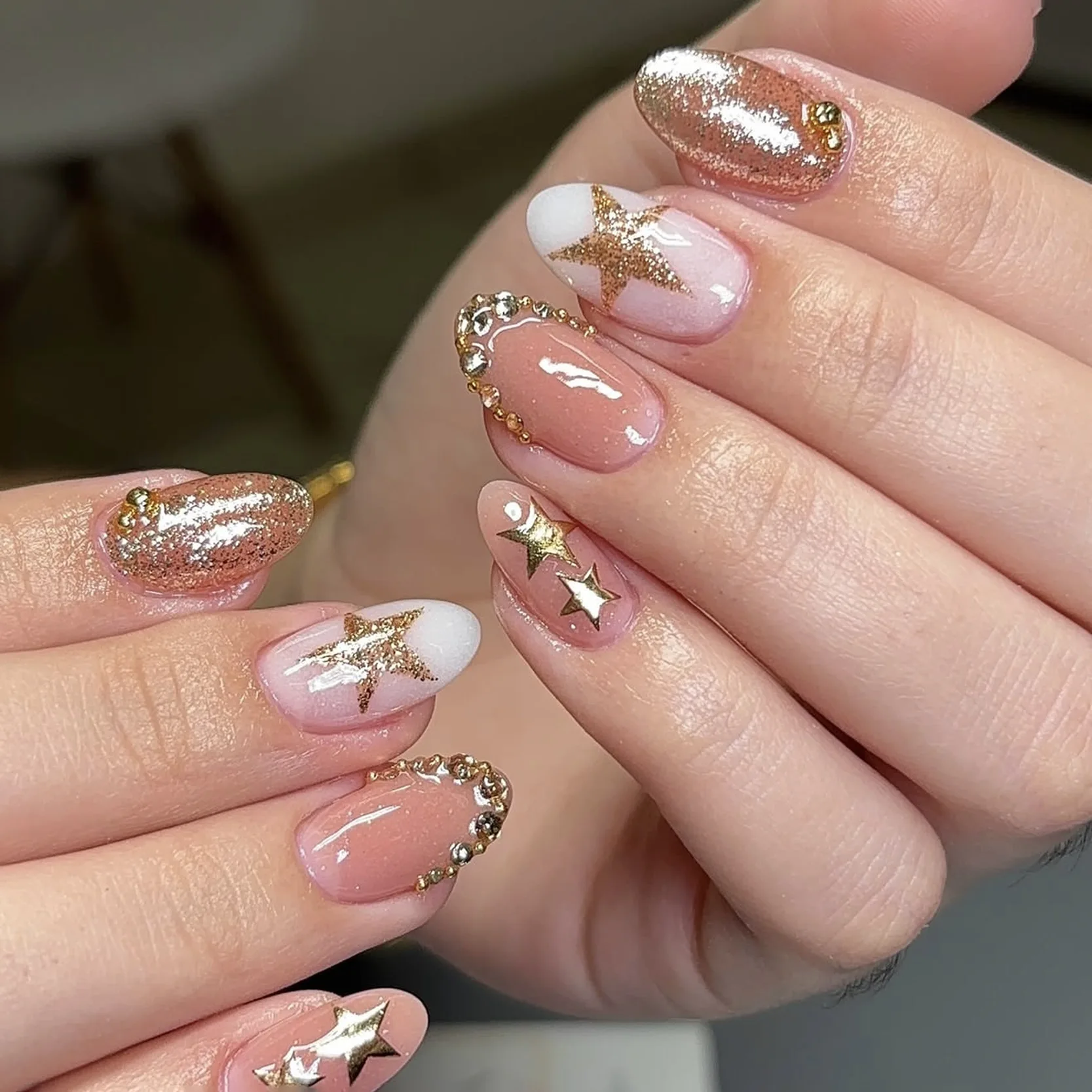 

Lefan cross-border hot-selling wearing nail short almond nail pentagram nail art fake nail glitter flash diamond nail piece wholesale