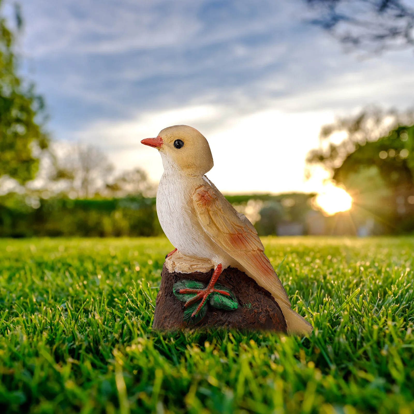 

Solar Powered Garden Robin Bird Resin Statue Outdoor Patio Decoration Waterproof Solar Light Garden Ornament Fairy Statue
