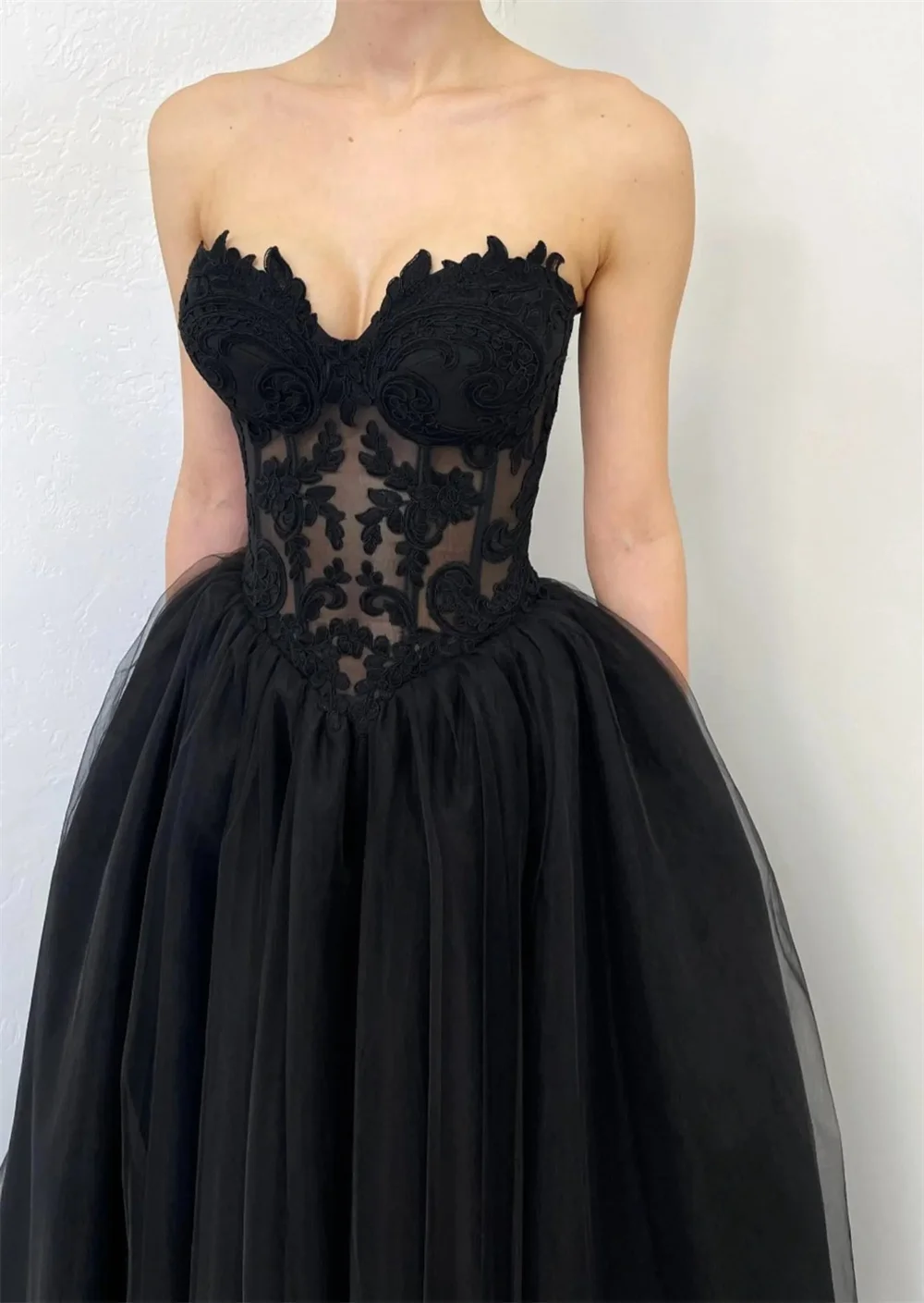 Tokyo Customized Black Sweetheart Neck Wedding Dress Long Sleeves Back Lace-Up Bridal Gowns Court Train A-Line Wedding Gowns