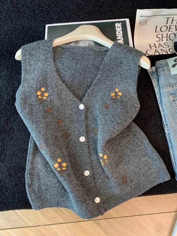 

Old Money Sle V-Ne Knitted Embroidered Tank Top Women's Autumn Winter Small Size Layering Faion Sweet Straight Cut Coat