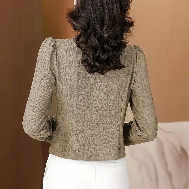 Camicia francese con scollo a V Nuovo cappotto da donna Primavera Autunno 2026 Design Sense Giacche Stile occidentale Moda Chic Top femminili Camicetta allentata