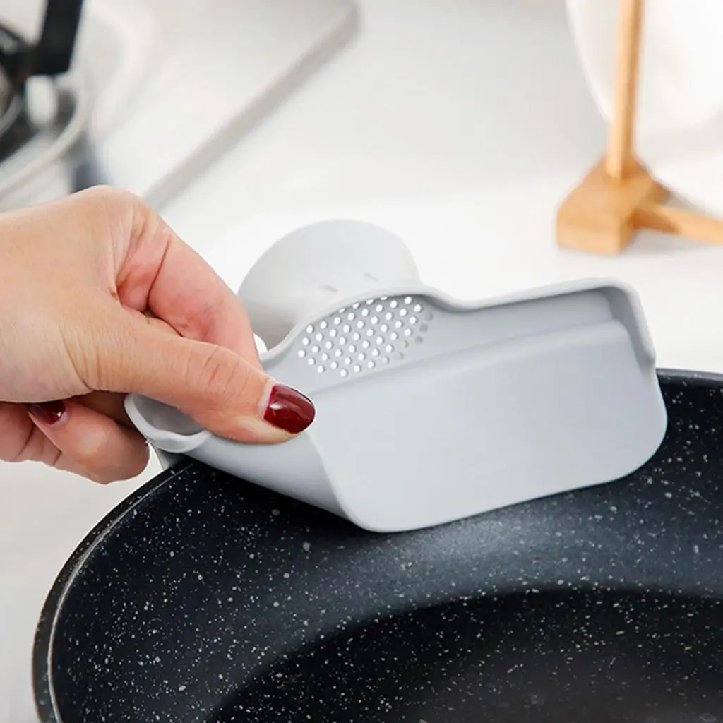 Pour Soup Funnel Anti-Leaking Round Pot Bowls Soup Spout Liquid Water Deflector