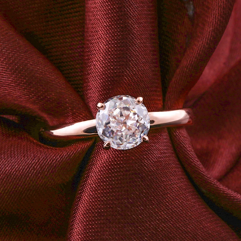 แหวนเงินแท้ 925 ทรงโซลิแทร์ ประดับมอสซาไนต์ทรงกลมขนาด 6.5 มม. พร้อมใบรับรอง GRA แหวนงานแฮนด์เมดสุดประณีต ของขวัญสำหรับผู้หญิง