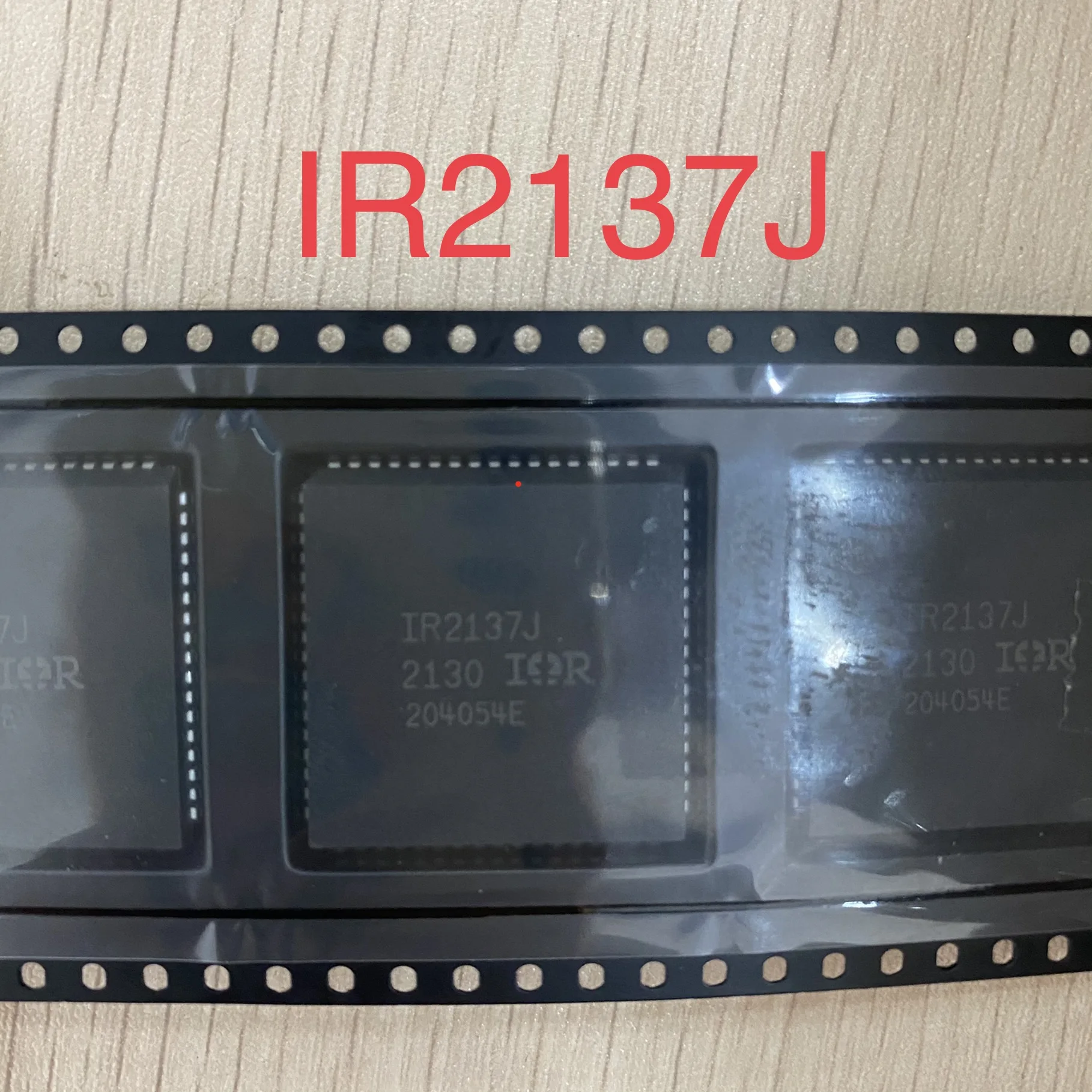 5PCS-20PCS  IR2137J  IR2137  PLCC-68 are a high voltage, high speed 3-phase IGBT driver