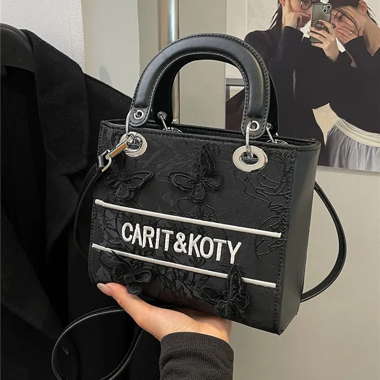 حقيبة توفي مطرزة بتصميم العلامة التجارية الفاخرة الجديدة لعام 2025، وحقيبة يد ركاب للسيدات للفصول الأربعة وحقيبة كروس