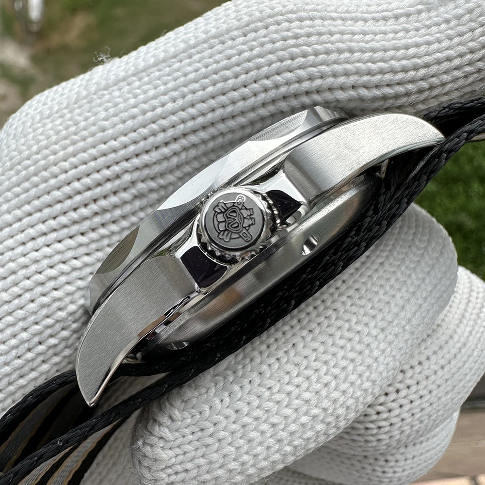 STEELDIVE Men Diver Watch Military Automatic Watch 300m Waterproof Mechanical Wristwatch C3 Luminous Sapphire NH35 Ceramic Bezel