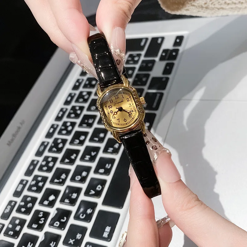 

Elegant Women'S Quartz Watch, Unique Timepiece, Trendy Women'S Watch, Perfect Gift For Women, Watch And Accessories.